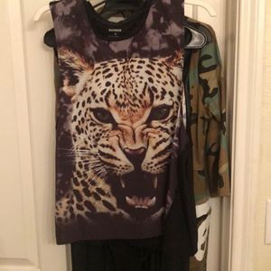 Sleeveless leopard shirt